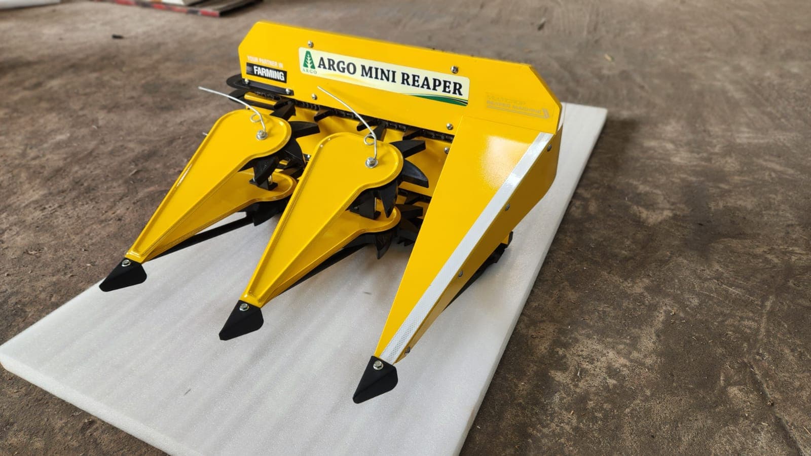 Yellow reaper header, isometric